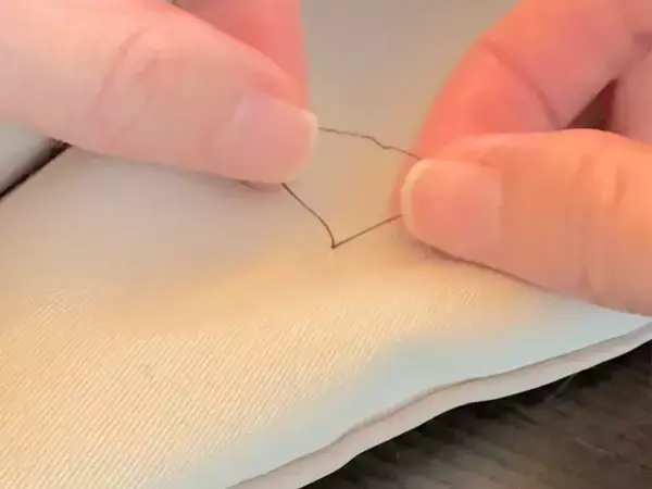 裁縫苦手でもOK！　玉結び＆玉留めなしでボタンを縫う方法が？