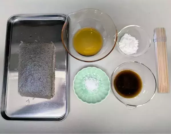 凍らせたこんにゃくを焼くと…？　水分が抜けた後の食感に「想像を超えた」「ずっとコレ」