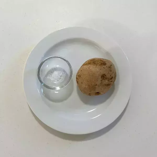 ジャガイモを並べてチンするだけ　パリパリ食感の秘密は「水にさらす」こと