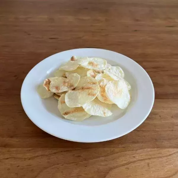 ジャガイモを並べてチンするだけ　パリパリ食感の秘密は「水にさらす」こと