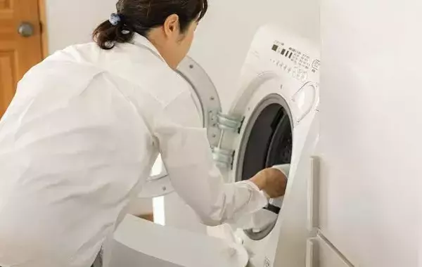 「洗ったジャケットが固まった…」　劇的に変わる！ふわふわにする『干す前にやること』