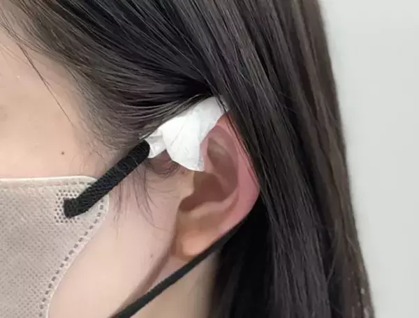 マスクをヘアピンで留めると…　マスクの不快感を軽減する2種類の方法を試してみると？