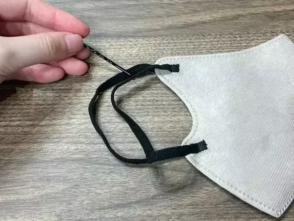 マスクをヘアピンで留めると…　マスクの不快感を軽減する2種類の方法を試してみると？