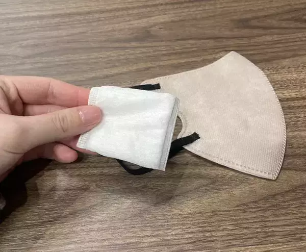 マスクをヘアピンで留めると…　マスクの不快感を軽減する2種類の方法を試してみると？