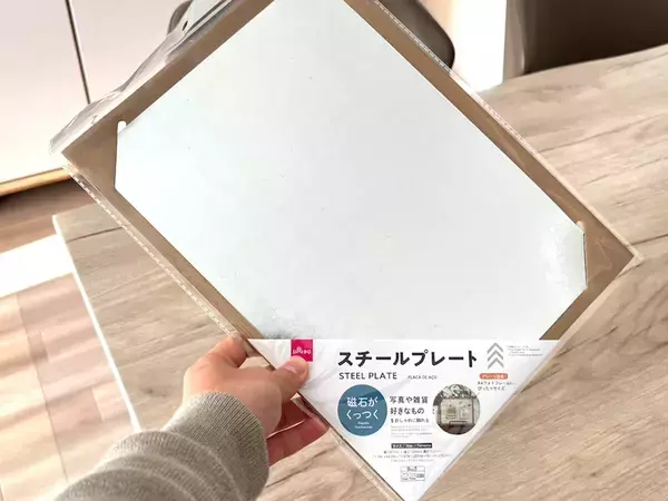 ダイソー『スチールプレート』　浴室に貼ってみると…？「ストレスが解消された！」
