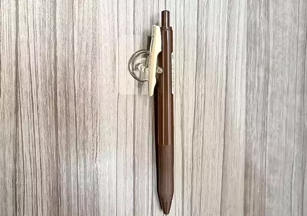 歯ブラシ用のホルダーが『ジャストフィット』　家中すっきりする収納法に「ストレス解消！」