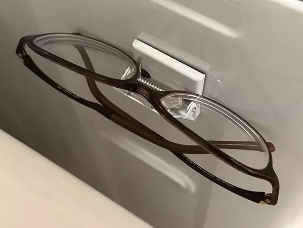 マグネットクリップを玄関や洗濯機に貼りつけて？　『じゃない使い方』に「もっと早く知りたかった」