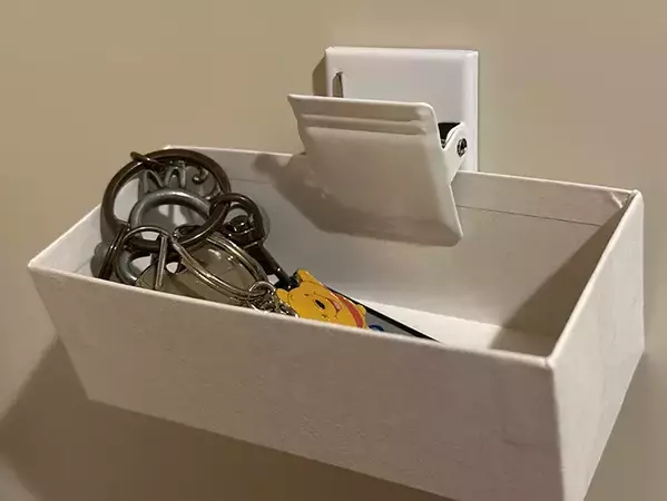 マグネットクリップを玄関や洗濯機に貼りつけて？　『じゃない使い方』に「もっと早く知りたかった」