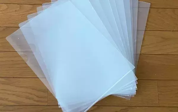余ったクリアファイルは捨てないで！　ハサミを入れると…「有能すぎ」「今すぐやる」【DIY4選】