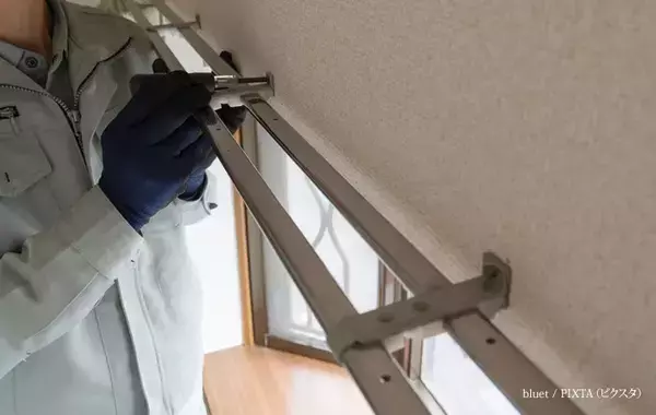 洗濯のプロ「損する干し方です」　部屋干しでやりがちなNG行為とは？