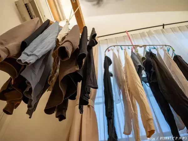 洗濯のプロ「損する干し方です」　部屋干しでやりがちなNG行為とは？
