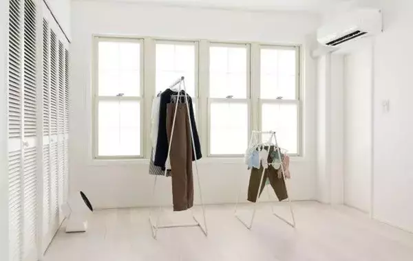 洗濯のプロ「損する干し方です」　部屋干しでやりがちなNG行為とは？