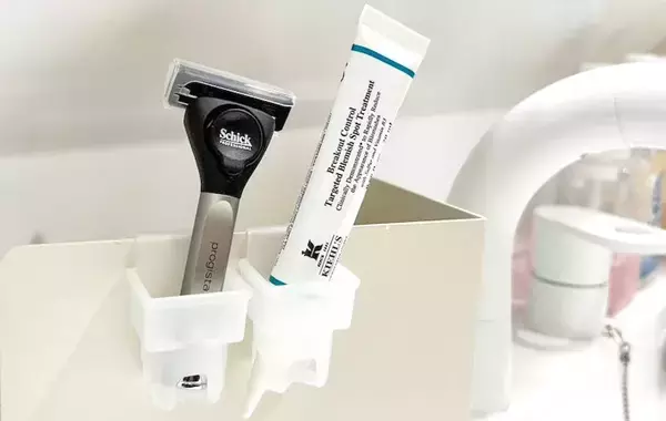 冷蔵庫だけじゃもったいない！　薬味チューブホルダーで『玄関と洗面所』を整理整頓