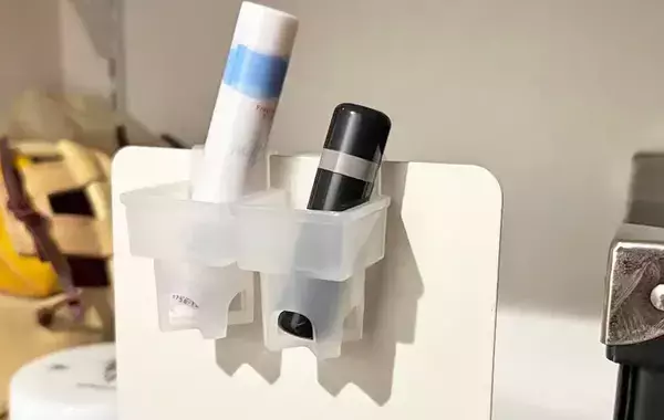 冷蔵庫だけじゃもったいない！　薬味チューブホルダーで『玄関と洗面所』を整理整頓