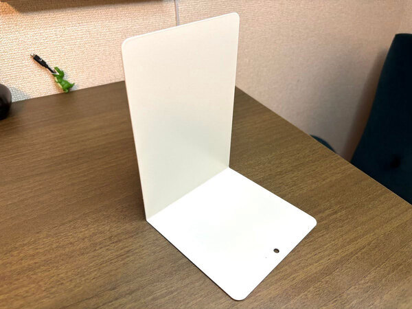 ハンコが転がらない！　ブックエンドの意外な使い方に「玄関ストレス解消！」