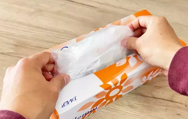 たまったレジ袋　ティッシュみたいに使う収納に「家中に置きたい！」