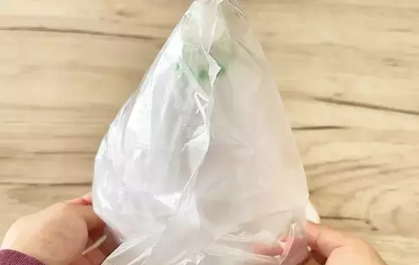 たまったレジ袋　ティッシュみたいに使う収納に「家中に置きたい！」