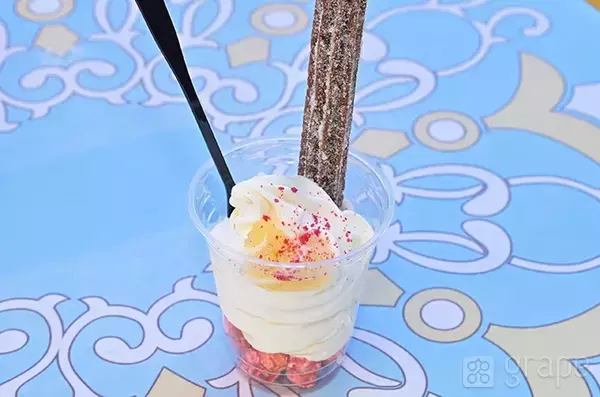 ディズニーランドの『チーズソフト』、おすすめの食べ方が？　組み合わせに「考えた人、天才！」