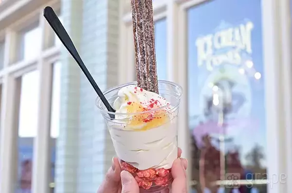 ディズニーランドの『チーズソフト』、おすすめの食べ方が？　組み合わせに「考えた人、天才！」