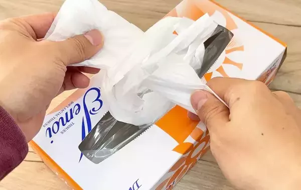 ティッシュの空箱、捨てるのやめた！　引き出しが片づく収納ワザに「気持ちいい」