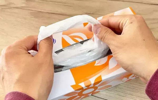 ティッシュの空箱、捨てるのやめた！　引き出しが片づく収納ワザに「気持ちいい」