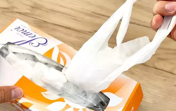 ティッシュの空箱、捨てるのやめた！　引き出しが片づく収納ワザに「気持ちいい」