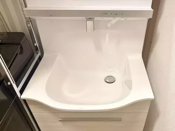 「もうコップは使いません」　歯ブラシの『新しい置き場所』に「衛生的」「頭いい」【収納テク4選】