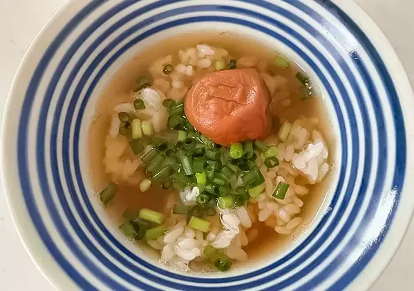 湯でも煎茶でもない！　お茶漬けに使ったものに「こっちのほうが好き」