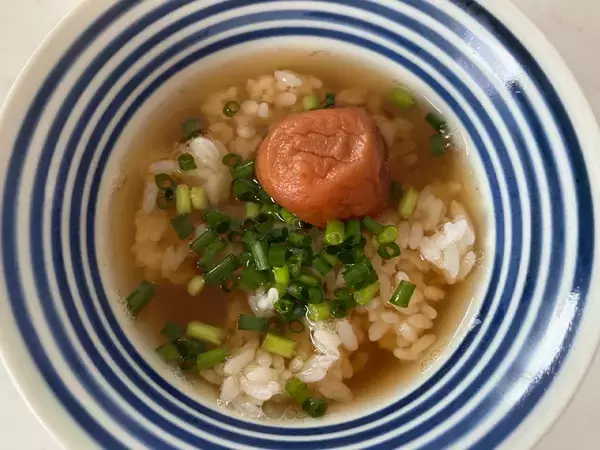 湯でも煎茶でもない！　お茶漬けに使ったものに「こっちのほうが好き」