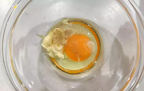 電子レンジで温めた玉子を…？　完成した料理に「その発想はなかった」
