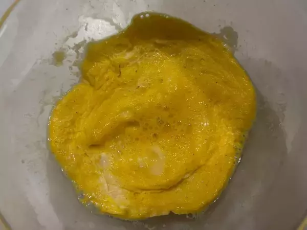 電子レンジで温めた玉子を…？　完成した料理に「その発想はなかった」