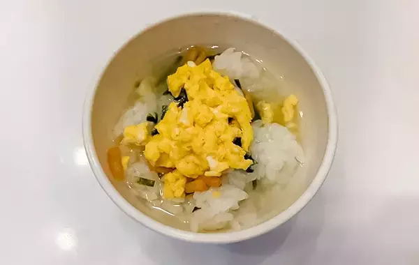 電子レンジで温めた玉子を…？　完成した料理に「その発想はなかった」