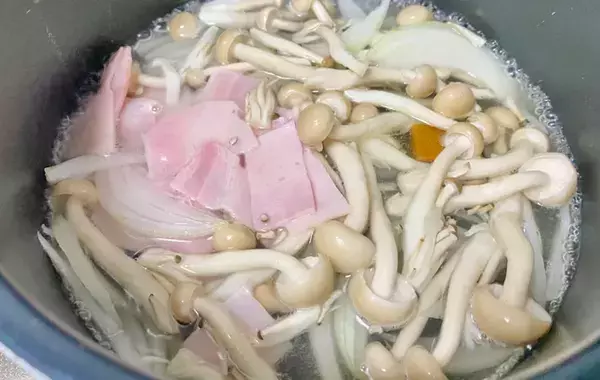 ほうれん草を豪快に！　味の素が紹介するスープレシピに小1息子が「もうないの？」