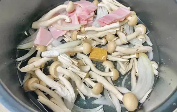 ほうれん草を豪快に！　味の素が紹介するスープレシピに小1息子が「もうないの？」