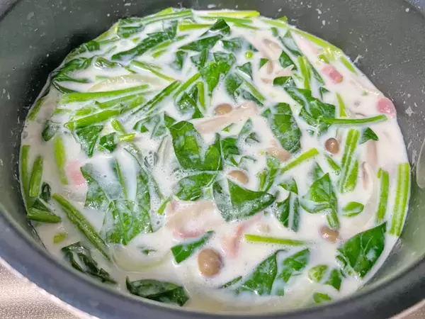 ほうれん草を豪快に！　味の素が紹介するスープレシピに小1息子が「もうないの？」