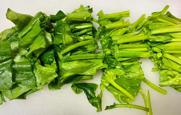 ほうれん草を豪快に！　味の素が紹介するスープレシピに小1息子が「もうないの？」