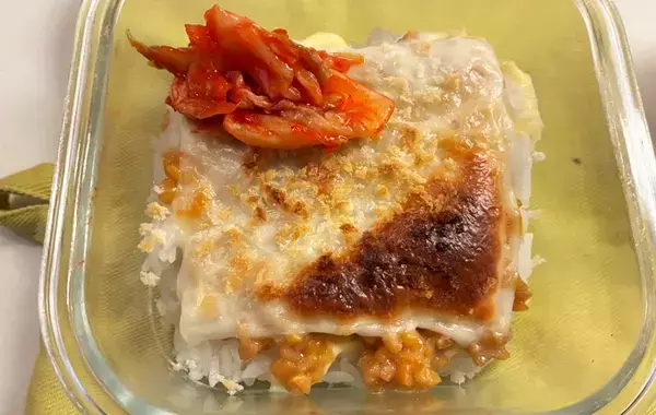 まさかの組み合わせに「たまらん…！」　チーズやマヨネーズと一緒に焼いたのは？