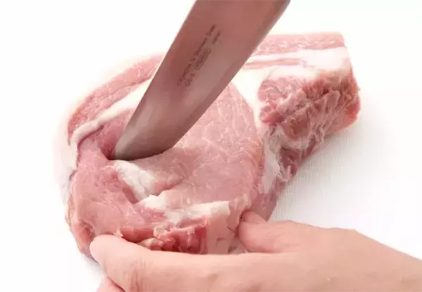 パック肉、そのまま焼いてない？　反らないコツを『日本ハム』がアドバイス