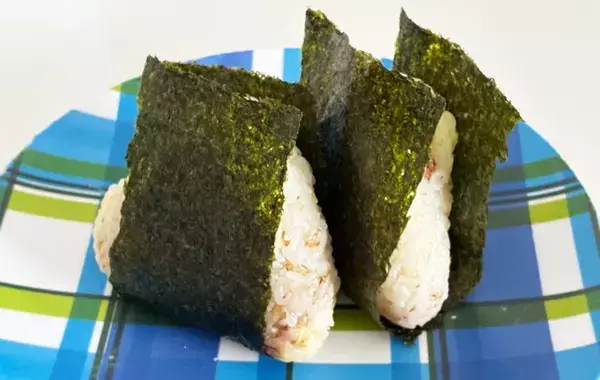 「まだ食べたいんだけど！」　子供がおかわりをせがむ『変わり種おにぎり』、具材に使ったのは？