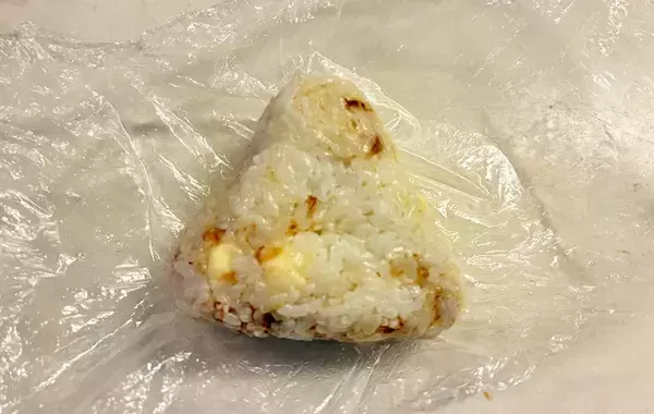 「まだ食べたいんだけど！」　子供がおかわりをせがむ『変わり種おにぎり』、具材に使ったのは？