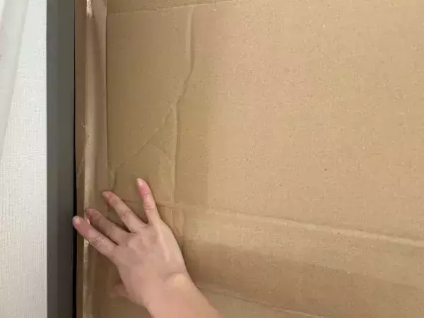 貧乏くさいけど効いた！　寝室の窓に『ダンボール』を貼ったら朝が別世界だった