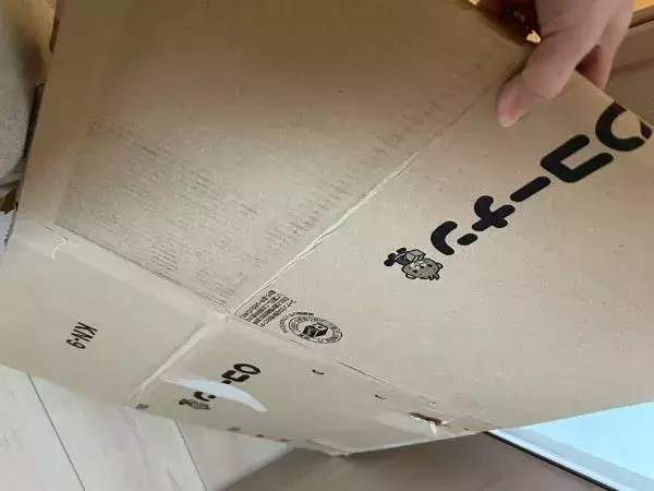 貧乏くさいけど効いた！　寝室の窓に『ダンボール』を貼ったら朝が別世界だった