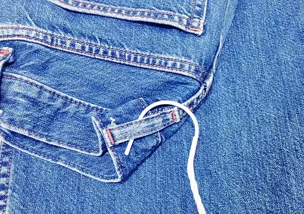 ハンガー＆大きな洗濯バサミを使ったら？　ジーンズ収納が快適になったワケ