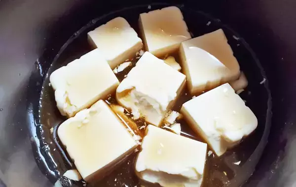 買い物に行きたくない日はこれ！　冷蔵庫の豆腐とめんつゆを使って…【時短レシピ】