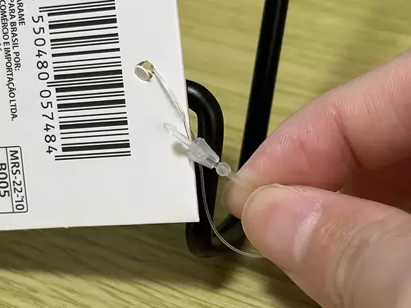 ハサミ不要！　タグを切る方法に「もっと早く知りたかった」