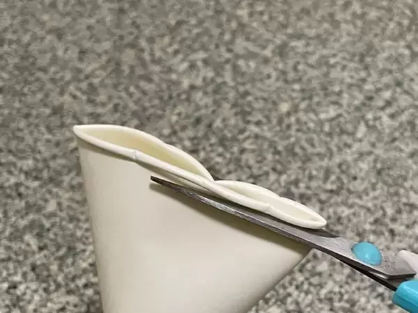 バレンタインのお菓子配りに大活躍　紙コップとマスキングテープで作る『プレゼントボックス』