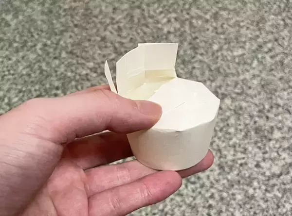 バレンタインのお菓子配りに大活躍　紙コップとマスキングテープで作る『プレゼントボックス』