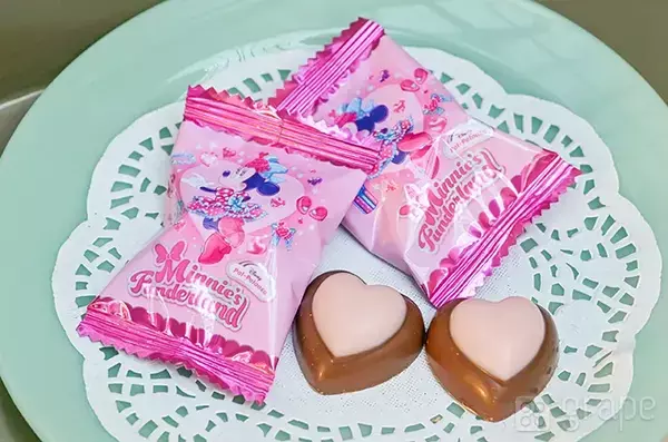 ディズニー土産を職場で配り終わったら…　缶のサイズが収納にぴったりだった！