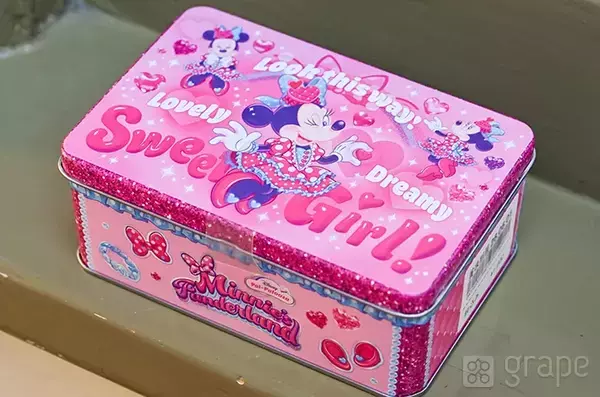 ディズニー土産を職場で配り終わったら…　缶のサイズが収納にぴったりだった！