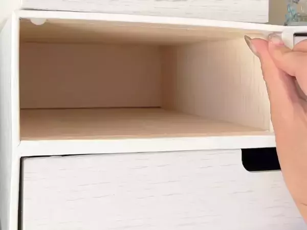 小さなゴムを貼るだけで収納が楽ちんに！　活用術に「こんな使い道があったとは！」